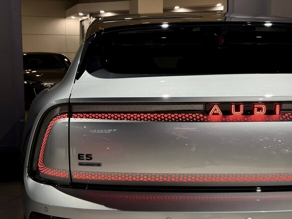 2025 Audi E5 100 kWh, серый - вид 7