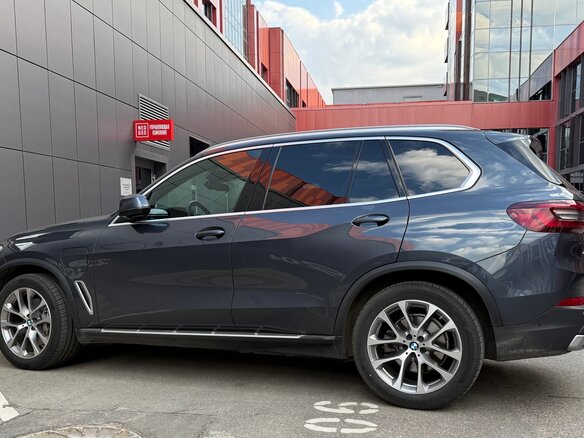 2020 BMW X5 45e IV (G05/G18), серый - вид 6