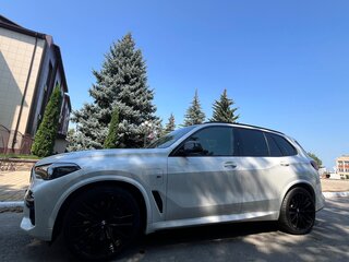 2021 BMW X5 45e IV (G05/G18), белый, 7400000 рублей, вид 5