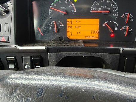 2005 Volvo VNL, белый, 2300000 рублей, вид 5