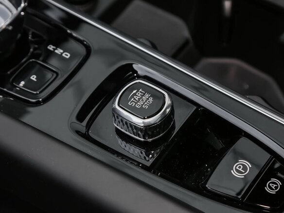 2025 Volvo XC60 II Рестайлинг 2, чёрный - вид 12