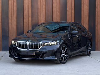 2025 BMW 5 серии 530i xDrive VIII (G60/G61/G68), серый, 7600000 рублей, вид 1