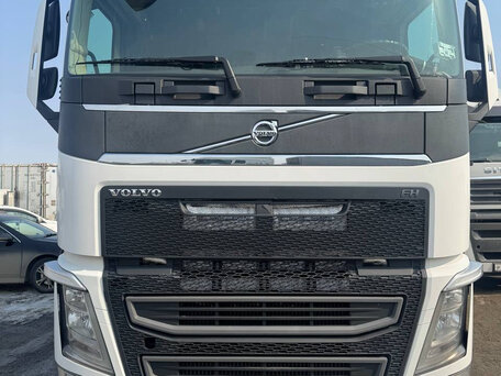 2021 Volvo FH, белый, 9300000 рублей, вид 3