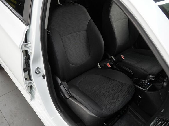 2016 Hyundai Solaris I Рестайлинг, белый, 1050000 рублей - вид 15