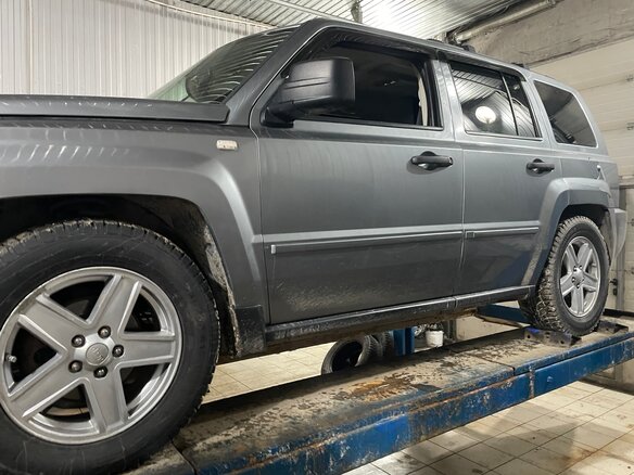 2007 Jeep Liberty (Patriot), серебристый, 700000 рублей - вид 7