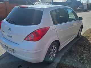 2011 Nissan Tiida I Рестайлинг, белый, 750000 рублей, вид 4