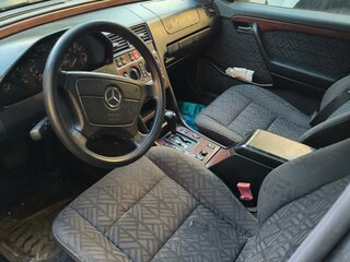 1995 Mercedes-Benz C-Класс 220 I (W202), чёрный, 190000 рублей, вид 4