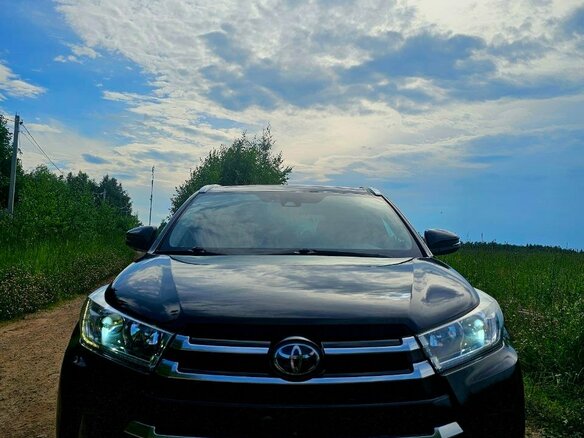 2018 Toyota Highlander III (XU50) Рестайлинг, чёрный, 3700000 рублей - вид 3