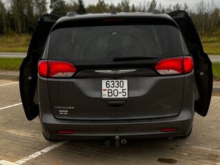 2020 Chrysler Voyager VI, серый, 2190000 рублей, вид 5