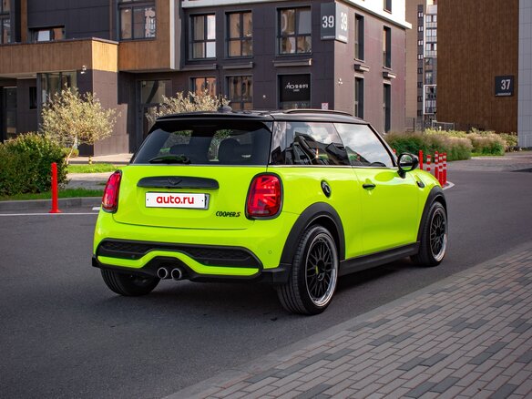 2020 Mini Hatch Cooper S III (F55/F56) Рестайлинг, жёлтый, 2460000 рублей - вид 2