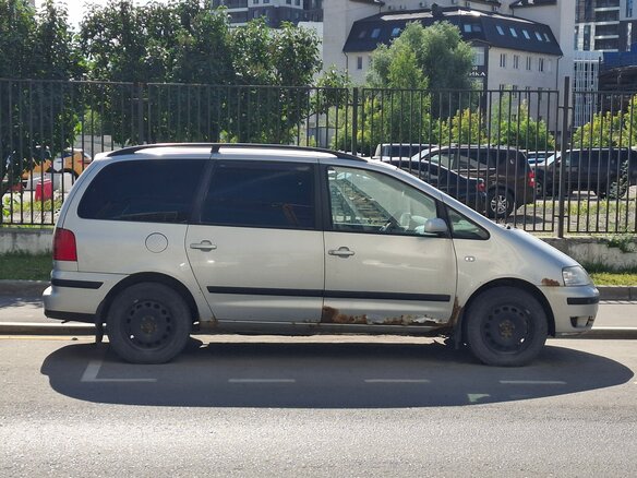 2002 Volkswagen Sharan I Рестайлинг, серый, 320000 рублей - вид 3