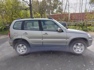 2011 Chevrolet Niva I Рестайлинг, серебристый, 415000 рублей, вид 5