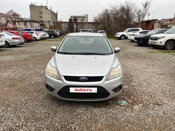 2010 Ford Focus II Рестайлинг, серебристый, 400000 рублей