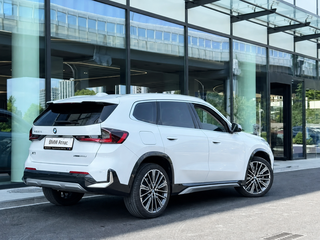 2023 BMW X1 Long 25Li xDrive III (U11/U12), белый, 4990000 рублей, вид 3