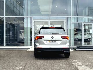 2021 Volkswagen Tiguan II Рестайлинг, серебристый, 3100000 рублей, вид 5