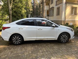 2018 Hyundai Solaris II, белый, 650000 рублей, вид 2