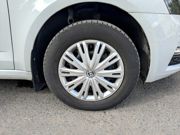 2020 Skoda Octavia III (A7) Рестайлинг, белый, 1775000 рублей - вид 17