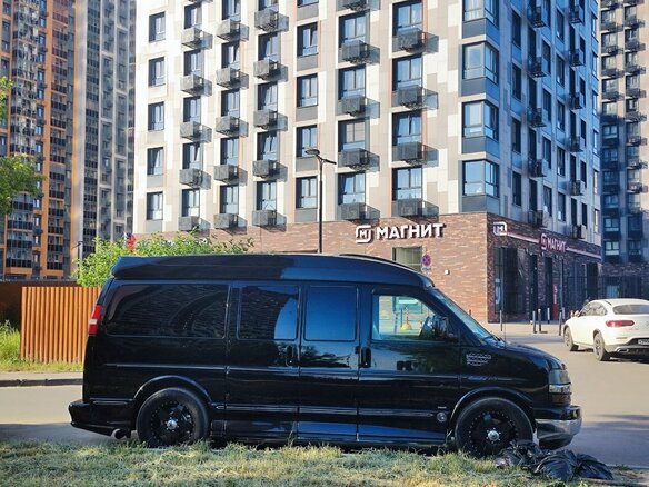 2010 Chevrolet Express II, чёрный, 3100000 рублей - вид 4