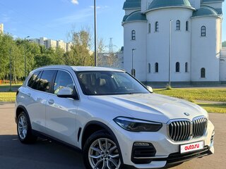 2021 BMW X5 25d IV (G05/G18), белый, 6850000 рублей, вид 1