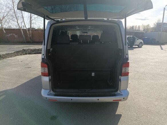2010 Volkswagen Multivan T5 Рестайлинг, серебристый, 2600000 рублей - вид 19