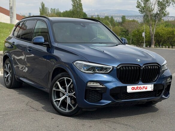 2020 BMW X5 40i IV (G05/G18), синий, 6500000 рублей - вид 2