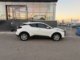2019 Toyota C-HR I Рестайлинг, белый, 2370000 рублей, вид 4