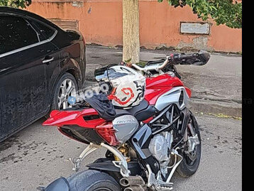 2014 MV Agusta Rivale 800, красный, 800000 рублей, вид 1