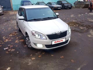 2013 Skoda Fabia II Рестайлинг, белый, 450000 рублей, вид 1