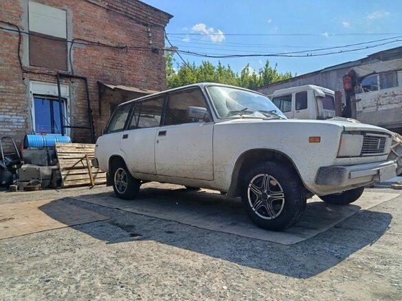 2002 Lada (ВАЗ) 2104 4-speed, белый, 125000 рублей - вид 1