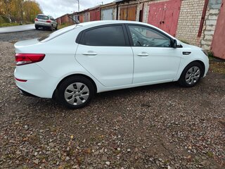 2015 Kia Rio III Рестайлинг, белый, 719000 рублей, вид 4