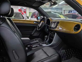 2017 Volkswagen Beetle II (A5), золотистый, 2480000 рублей, вид 3