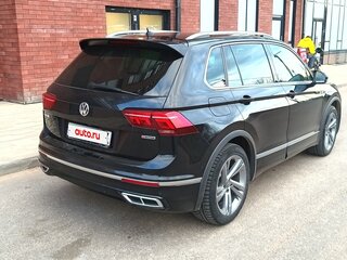2021 Volkswagen Tiguan II Рестайлинг, чёрный, 3749000 рублей, вид 3