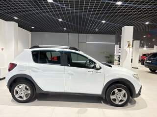 2020 Renault Sandero Stepway II Рестайлинг, белый, 798000 рублей, вид 4
