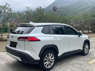 2023 Toyota Corolla Cross I, белый, 1790000 рублей, вид 4