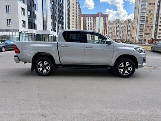 2018 Toyota Hilux VIII Рестайлинг, серебристый, 4290000 рублей, вид 5