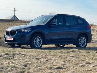 2020 BMW X1 16d sDrive II (F48) Рестайлинг, синий, 1590000 рублей, вид 2