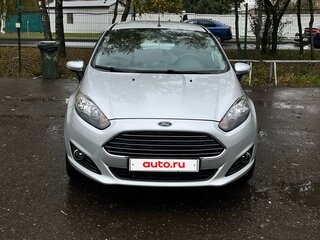 2015 Ford Fiesta Mk6 Рестайлинг, серебристый, 800000 рублей, вид 3