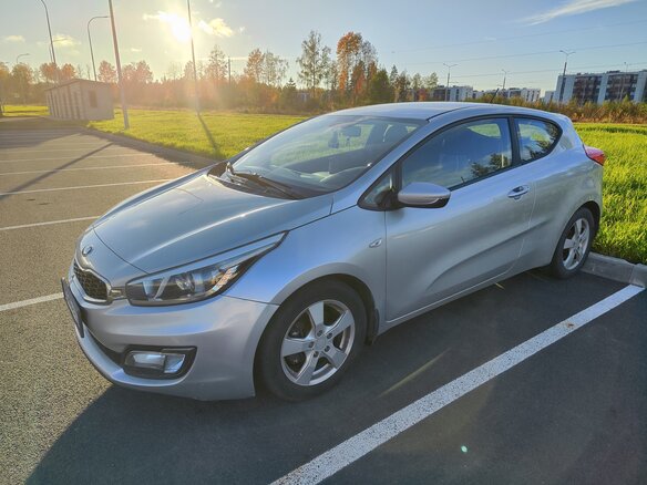 2013 Kia Ceed II, серебристый, 930000 рублей