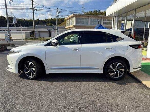 2018 Toyota Harrier III (XU60) Рестайлинг, белый - вид 3