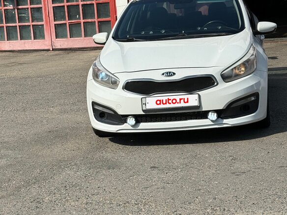 2018 Kia Ceed II Рестайлинг, белый, 690000 рублей - вид 4