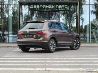 2017 Volkswagen Tiguan II, коричневый, 2900000 рублей, вид 3