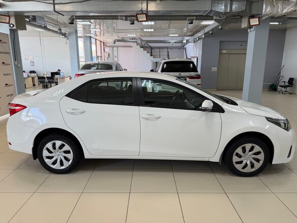 2013 Toyota Corolla XI (E160, E170, E180), белый - вид 5