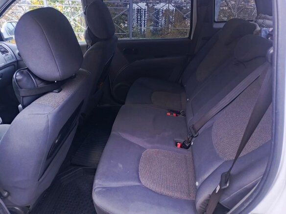 2005 Hyundai Matrix I Рестайлинг, белый, 480000 рублей - вид 13