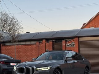 2020 BMW 7 серии Long 740Li xDrive VI (G11/G12) Рестайлинг, серый, 5700000 рублей, вид 2