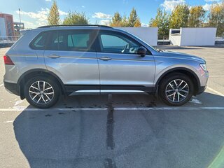 2019 Volkswagen Tiguan II, серебристый, 2350000 рублей, вид 4