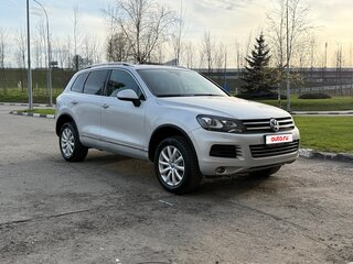 2013 Volkswagen Touareg II, серебристый, 1850000 рублей, вид 1