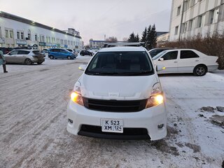 2013 Toyota ISis I Рестайлинг, белый, 1250000 рублей, вид 1
