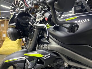 2020 Triumph Street Triple, чёрный, 1100000 рублей, вид 4