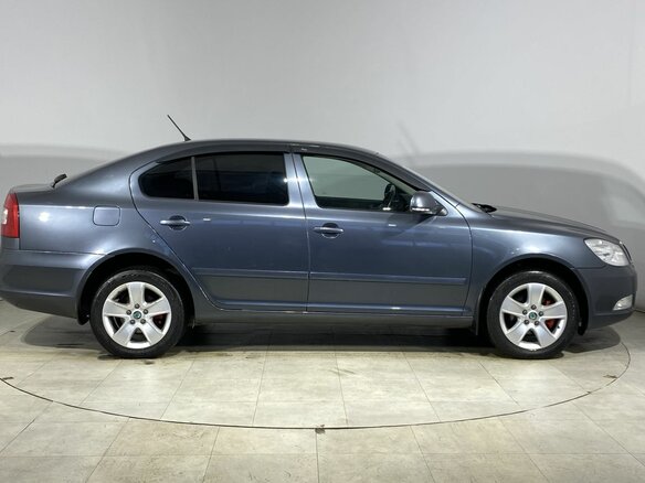 2012 Skoda Octavia II (A5) Рестайлинг, серый, 885000 рублей - вид 4