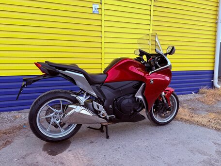 2010 Honda VFR 1200, красный, 700000 рублей, вид 2